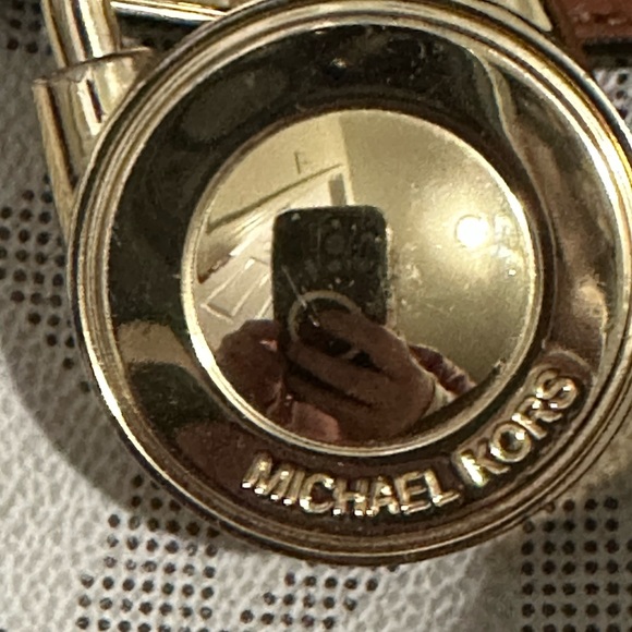 Micheal kors purse - Picture 6 of 7